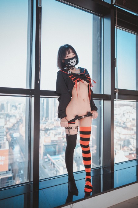 姜仁卿蒙面海盗