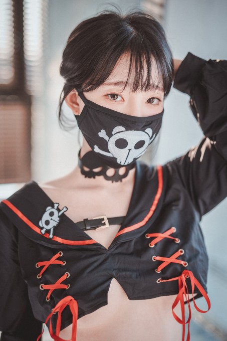 姜仁卿蒙面海盗