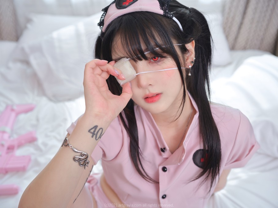 Jang Joo穿着护士装在酒店床上扯眼罩
