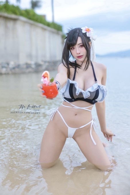 Byoru蒂法比基尼