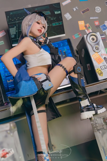 咬人小小兔一月作品『崩铁&middot;银狼』