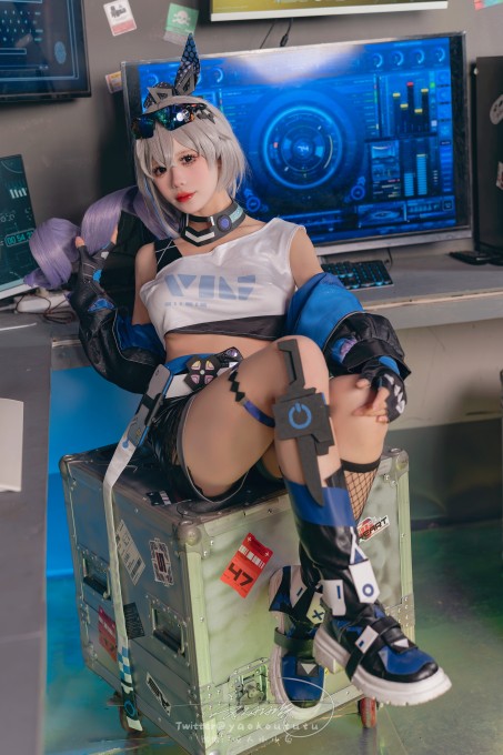 咬人小小兔一月作品『崩铁&middot;银狼』