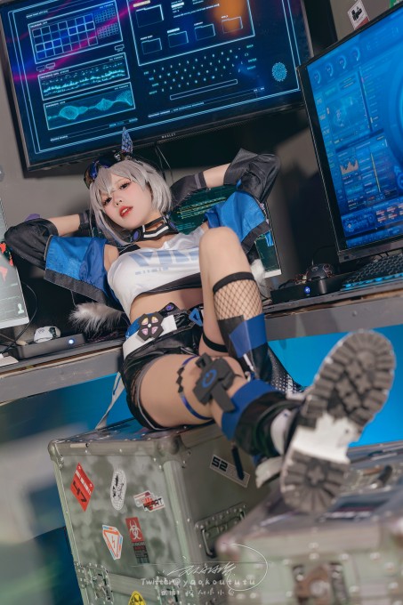 咬人小小兔一月作品『崩铁&middot;银狼』