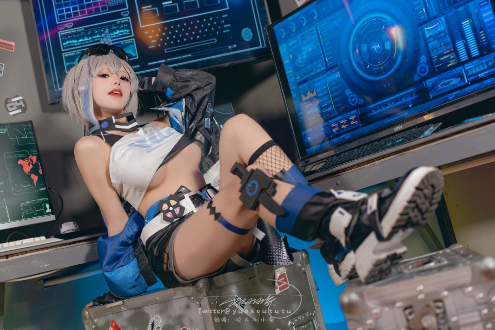 咬人小小兔一月作品『崩铁&middot;银狼』