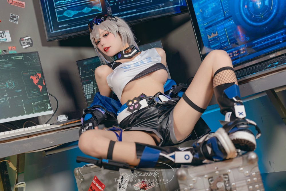 咬人小小兔一月作品『崩铁&middot;银狼』
