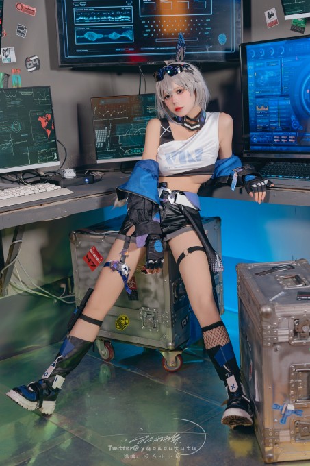 咬人小小兔一月作品『崩铁&middot;银狼』