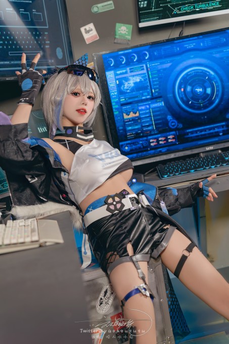 咬人小小兔一月作品『崩铁&middot;银狼』