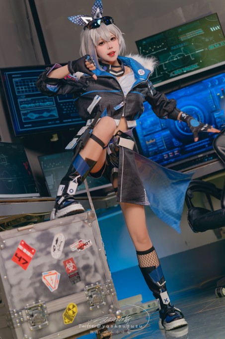 咬人小小兔一月作品『崩铁&middot;银狼』