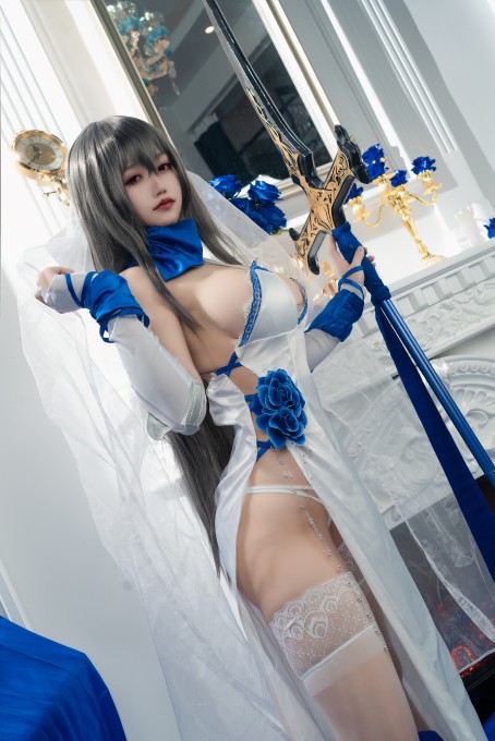 小仓千代w路易九世礼服