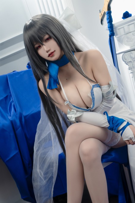 小仓千代w路易九世礼服