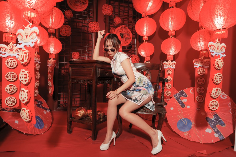 模特Chuchu旗袍美女新年快乐高清4k桌面壁纸