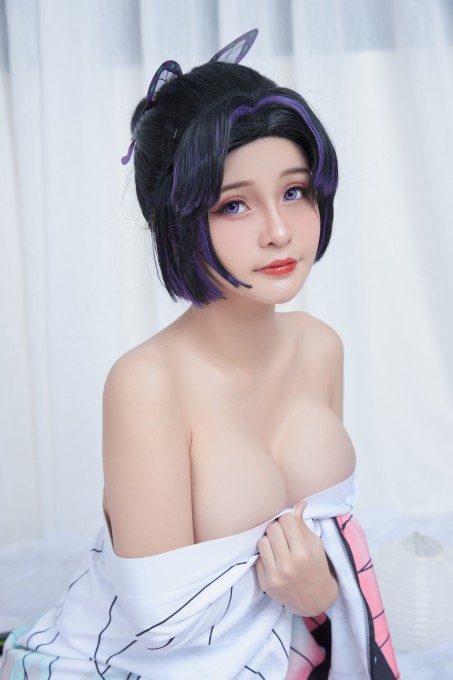 Azami角色扮演蝴蝶忍4k手机美女壁纸