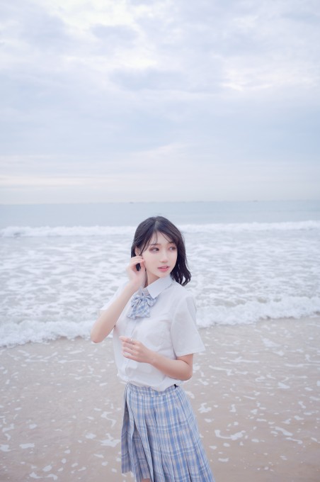 海边JK美女5k手机壁纸