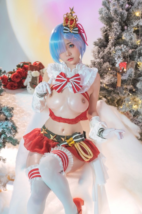 喵小吉角色扮演雷姆5k手机壁纸