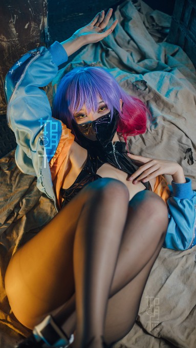 如月灰口罩少女露娜