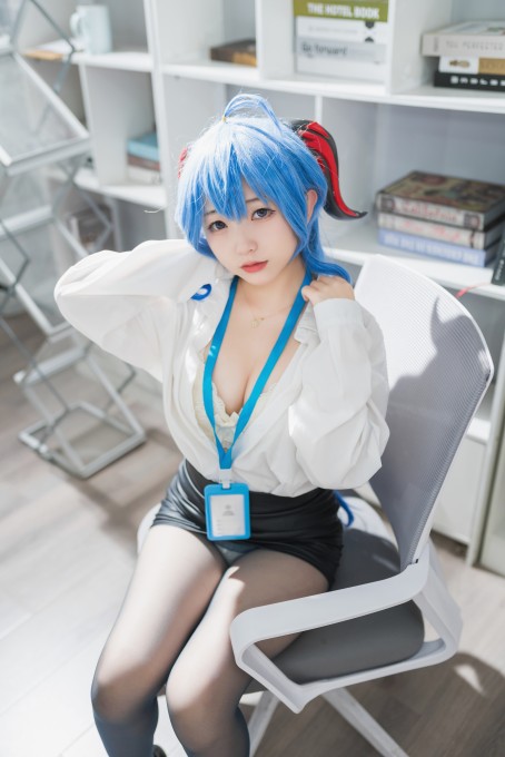 花铃甘雨秘书