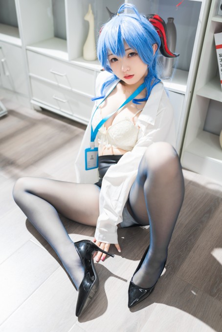 花铃甘雨秘书