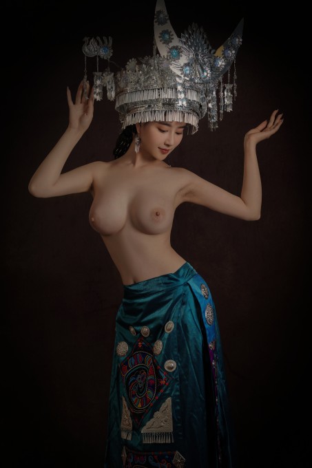 年年苗疆少女
