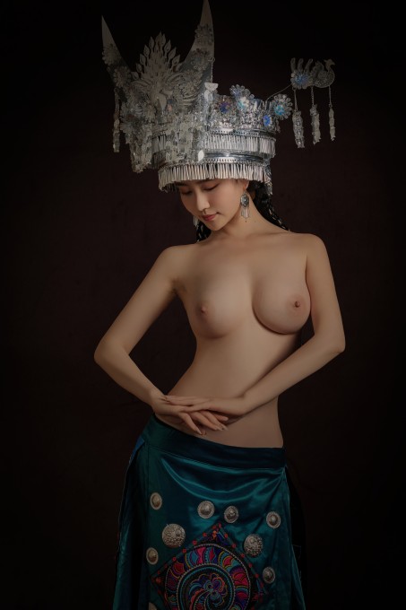 年年苗疆少女