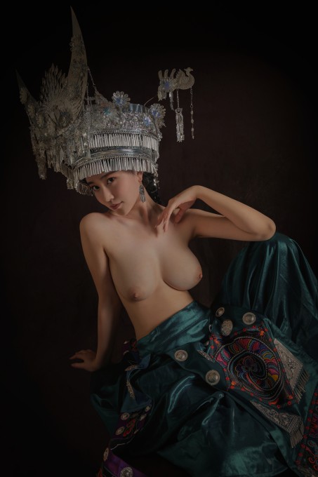 年年苗疆少女