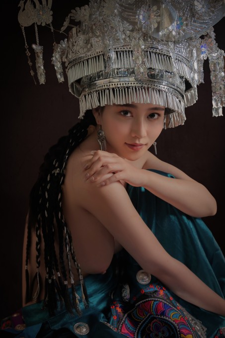 年年苗疆少女