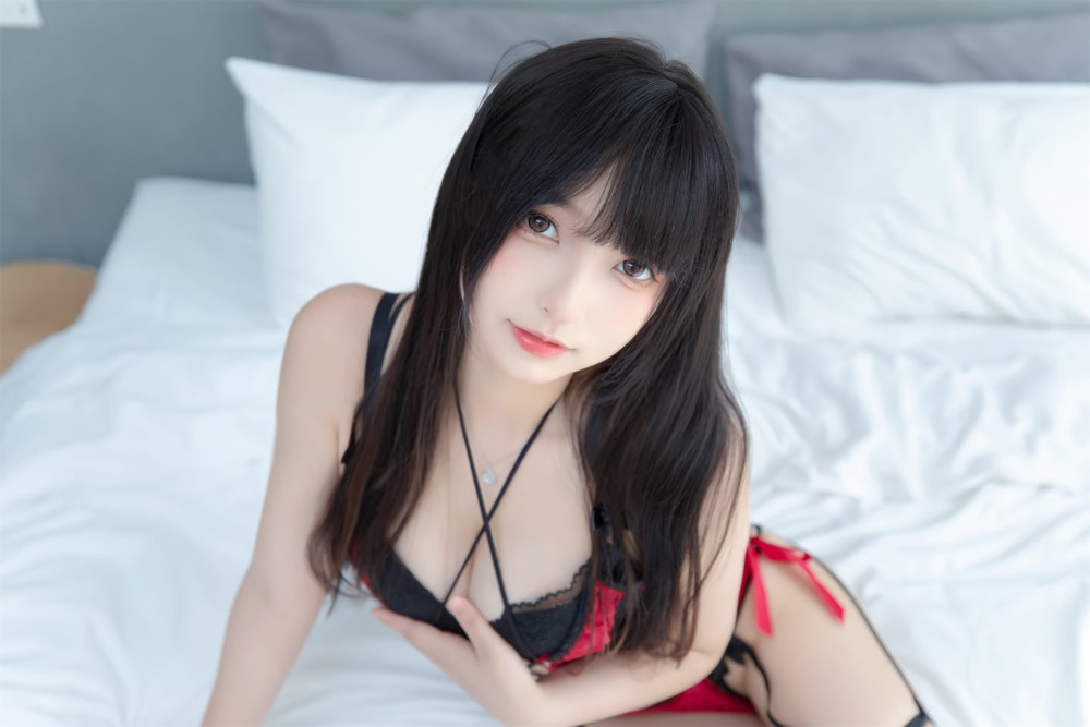 神楽坂真冬红丝绒