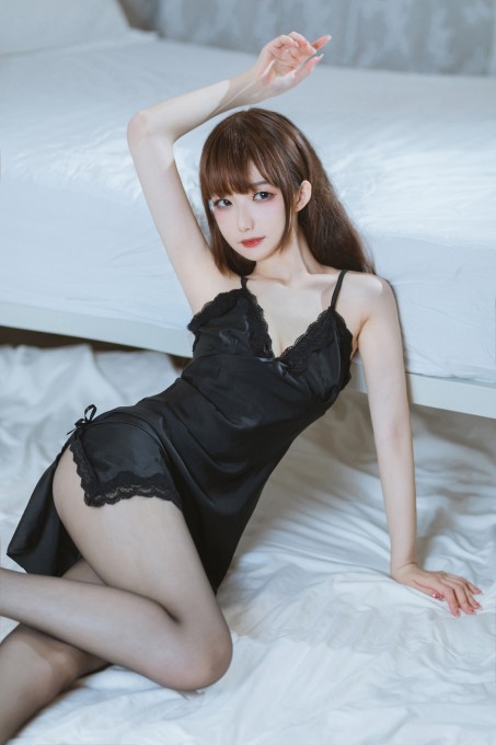 封疆疆v黑丝睡衣