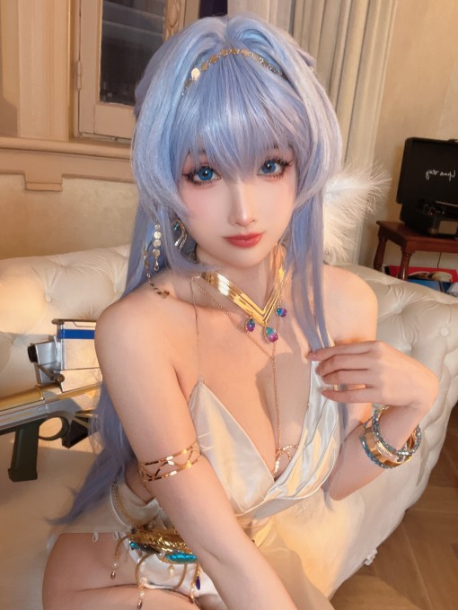 凉凉子海伦礼服