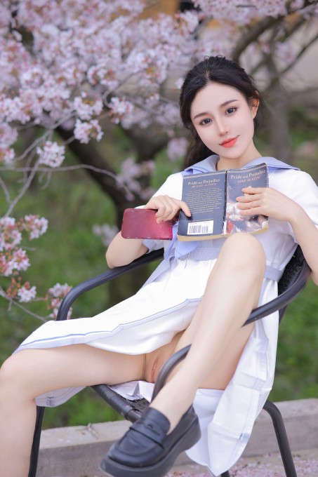 桃暖酱放学路上