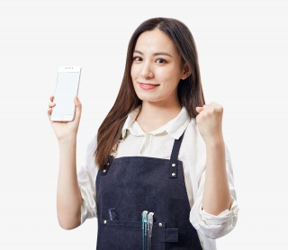 女性理发师加油手势