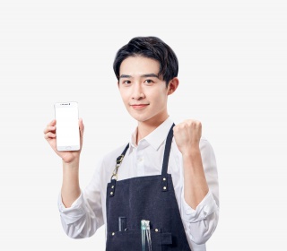 男性理发师加油手势