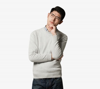 青年男性思考