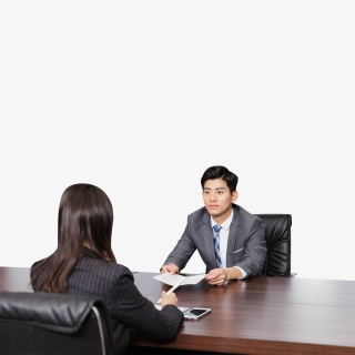 青年男性求职面试