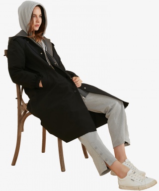 春装女性坐姿休闲