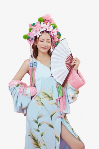 国潮风模特女