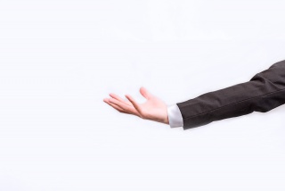 商务人士西装人士单手托东西手势