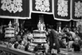 大昭寺朝拜的人群